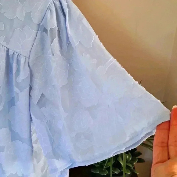 ❤️ Short Bell Sleeve Blouse Crewneck  Medium Tops Floral Blue Textured Shirt - Picture 7 of 13